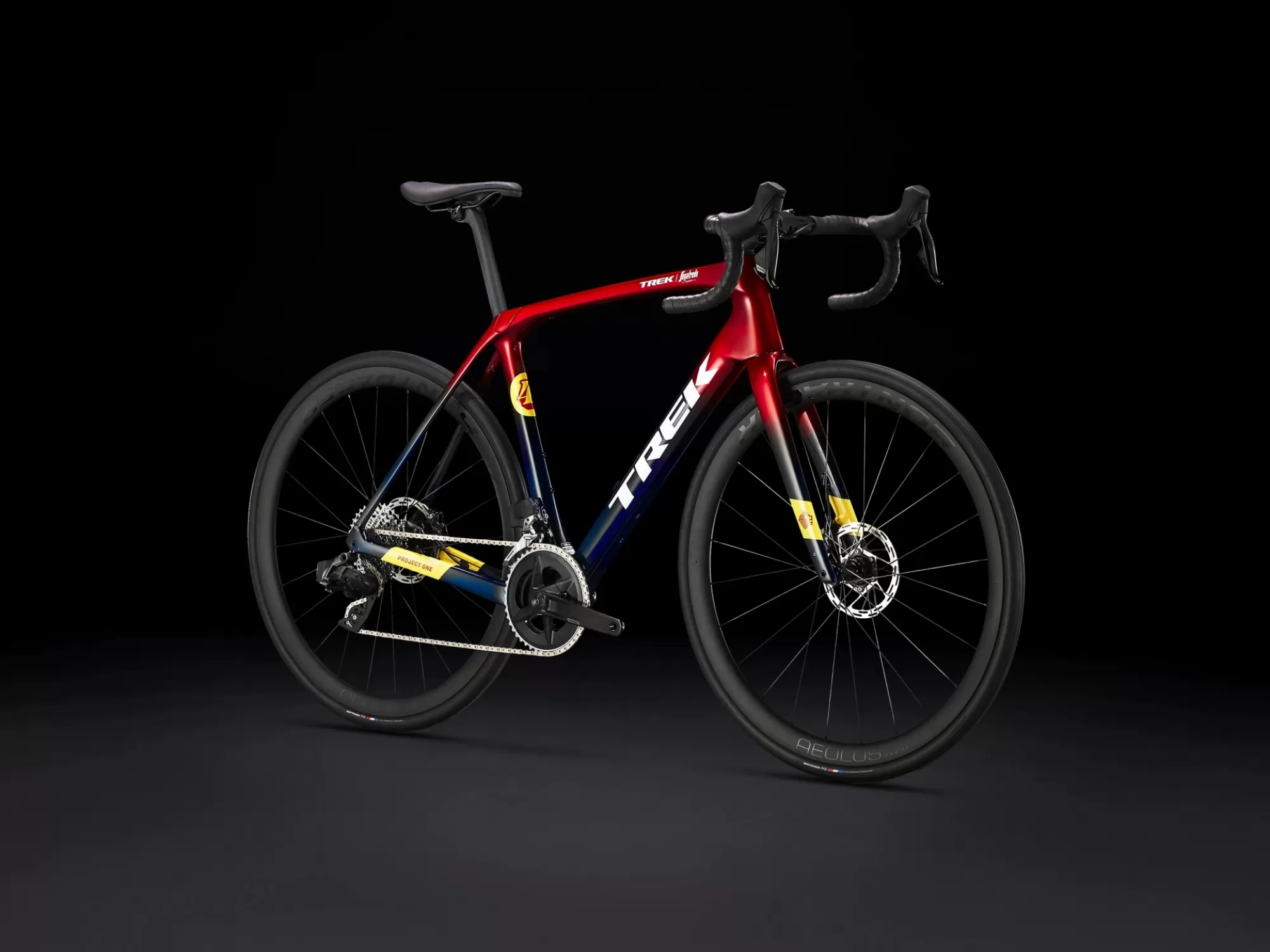 Bicikl Trek Domane SLR 6 AXS Gen 4 2024 Red Smoke'Blue Smoke Fade